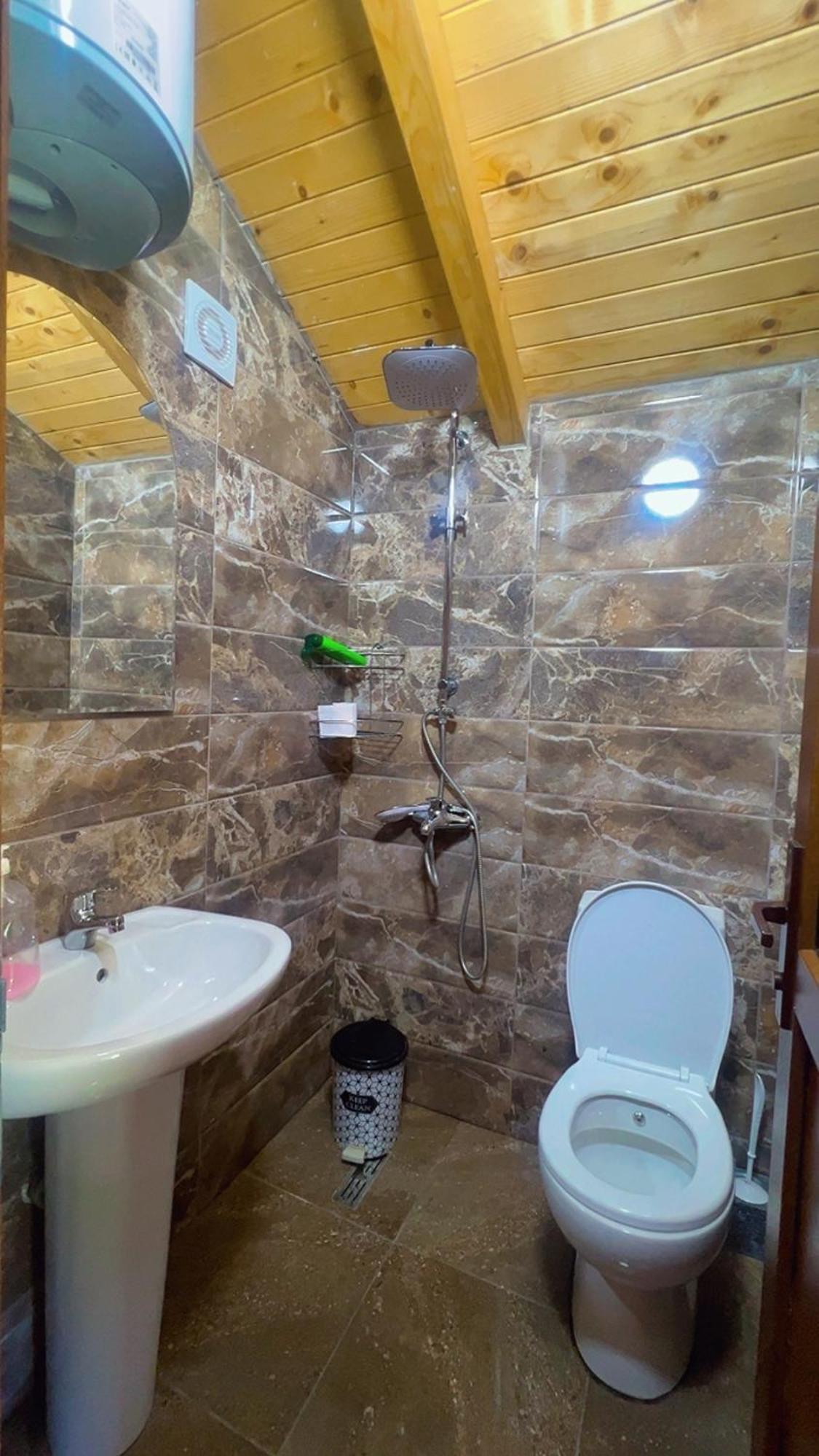 Krojet E Rrogamit Valbone Extérieur photo