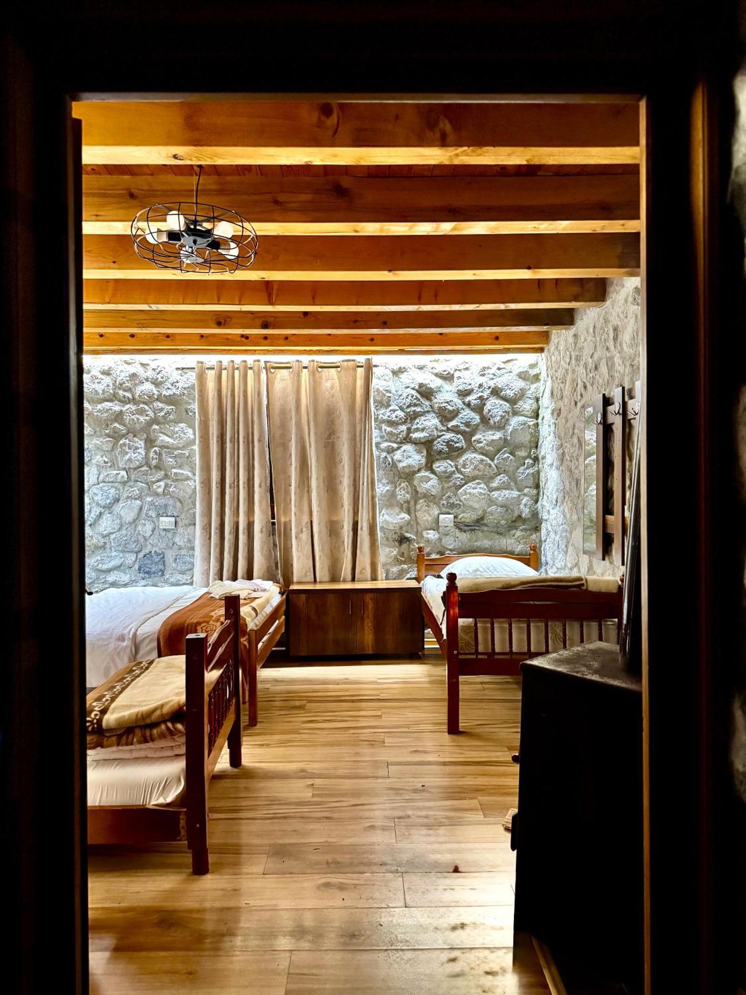 Krojet E Rrogamit Valbone Extérieur photo